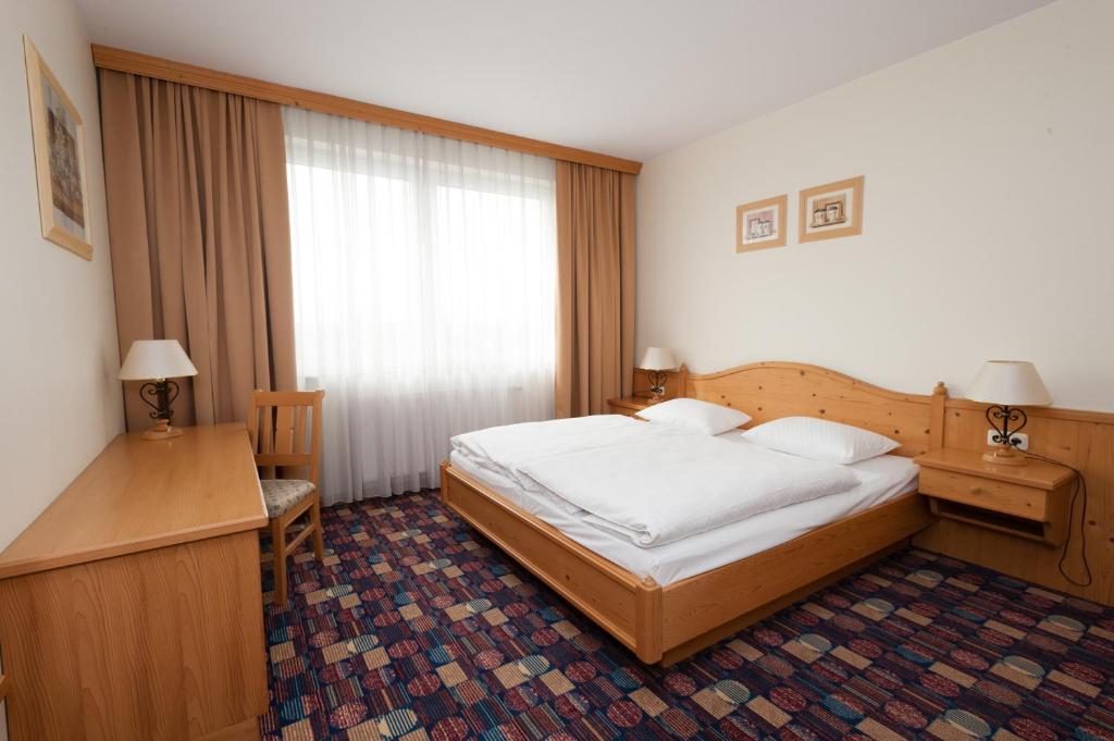 Четырехместный (Четырехместный номер «Комфорт»), Hotel Partner