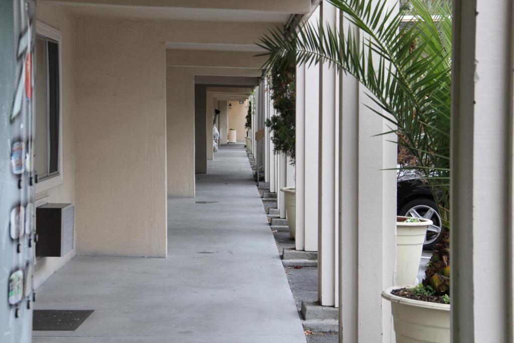 Caravelle Inn Extended Stay photo 1