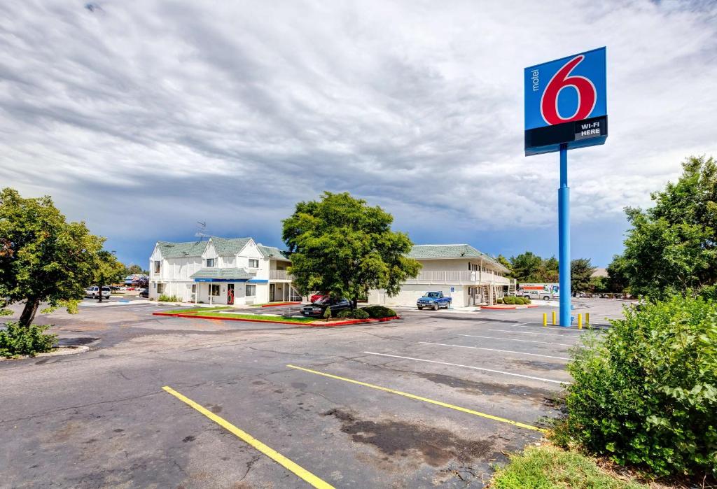 Motel 6-Wheat Ridge, CO - West - Denver North photo 1
