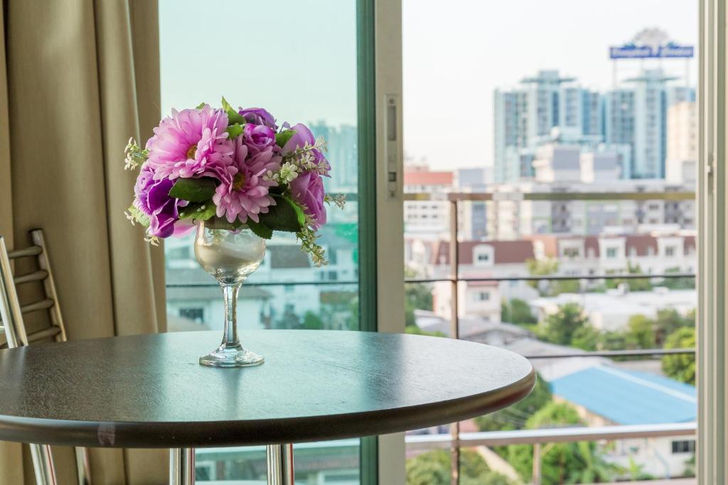 Студио (Номер-студио с балконом), Отель Right Place Sathorn