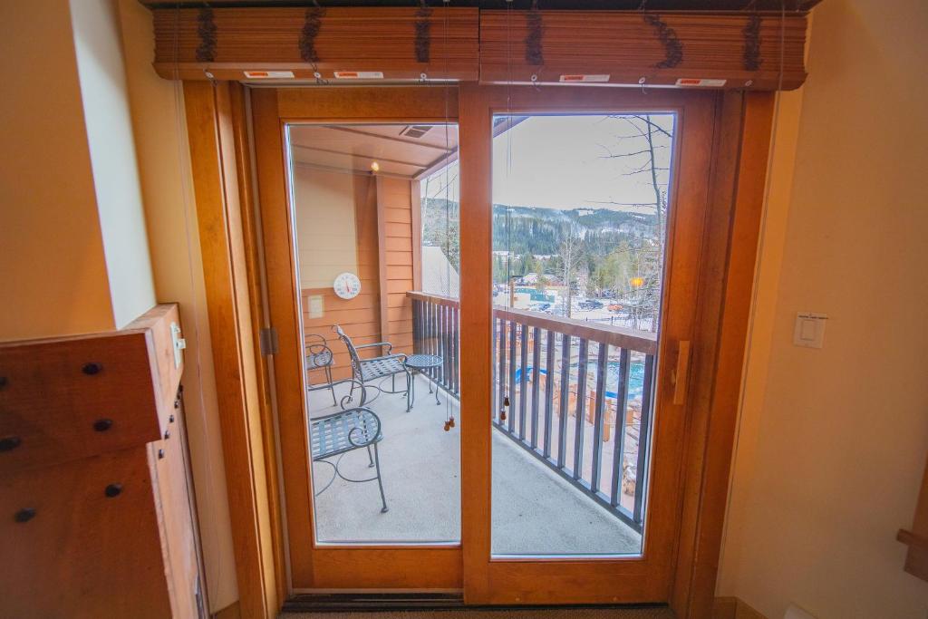 Springs 8841 by SummitCove Lodging in Colorado - Tap to explore photos