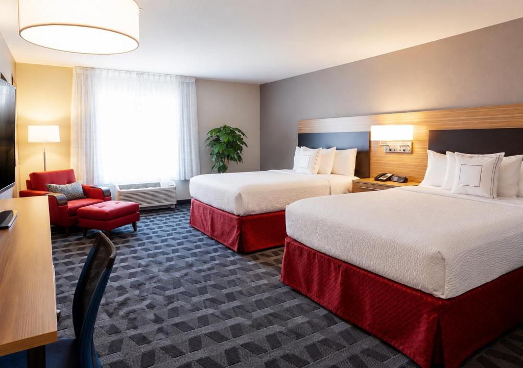 TownePlace Suites Charleston Mt. Pleasant - Tap to explore photos