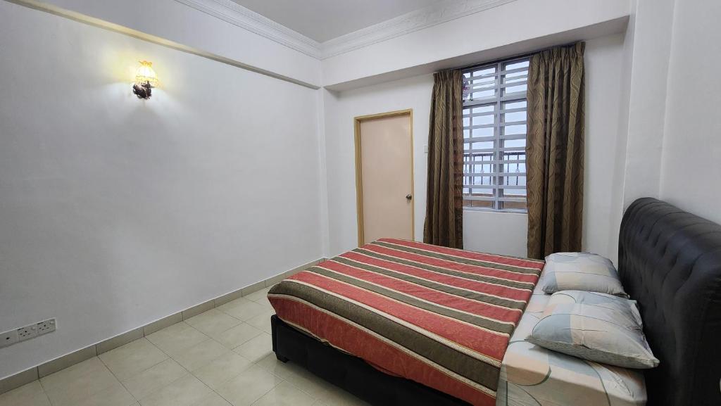 Centrum Homstay at Crown Imperial Court - Tap to explore photos