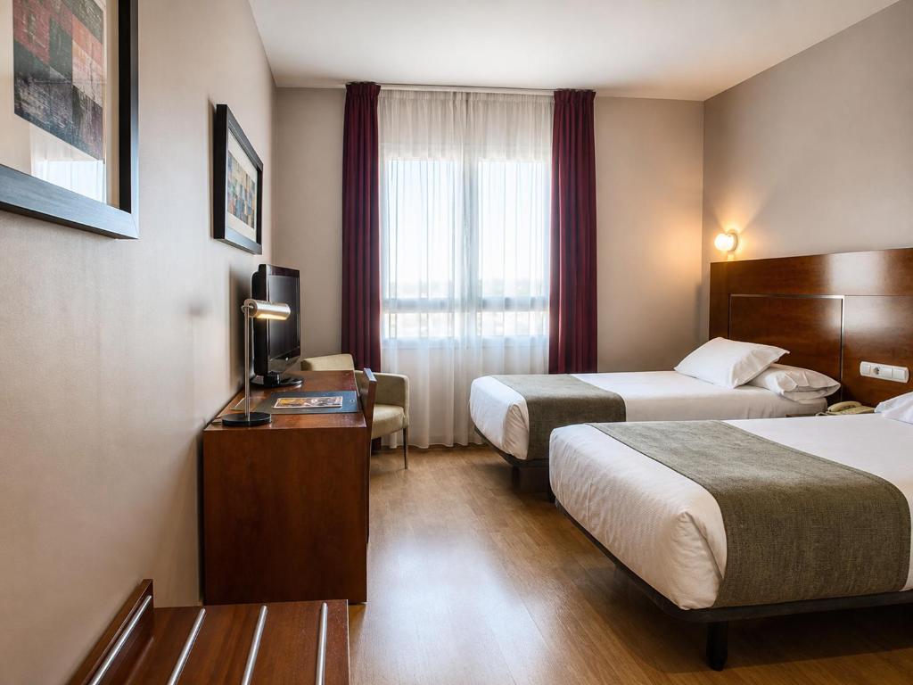 Hotel Andia - Tap to explore photos