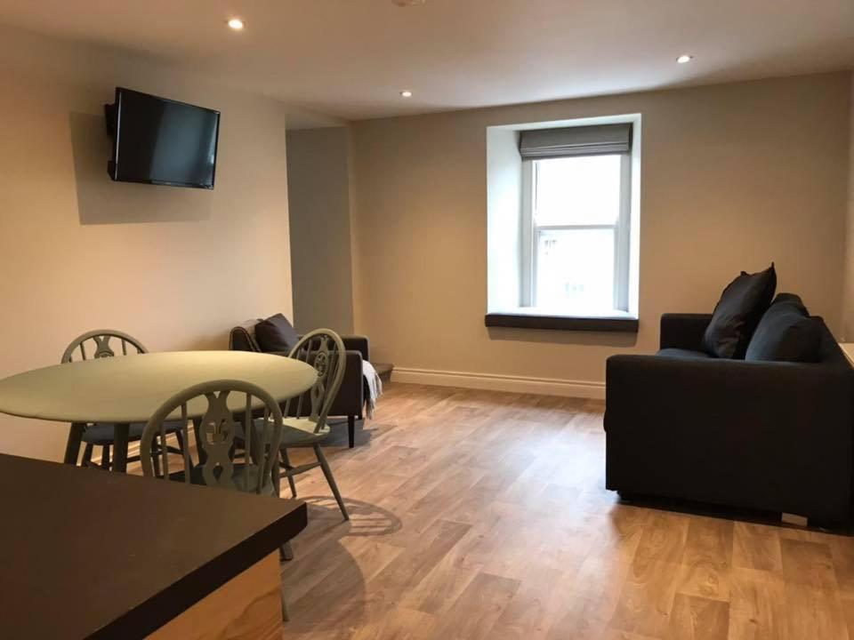 Bush House Accommodation - The Courthouse Apartment - Tap to explore photos