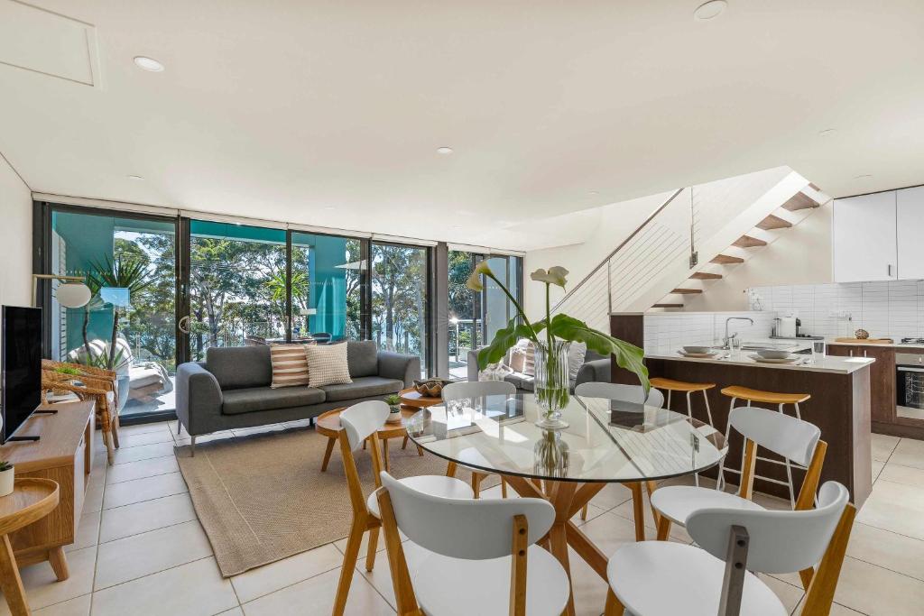 Bay Breeze - 3BR apt in the heart of Huskisson - Tap to explore photos