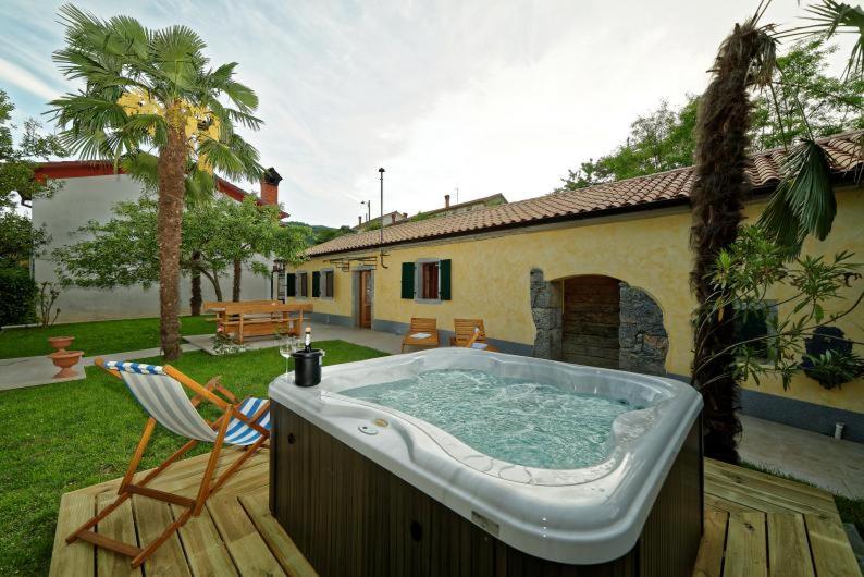 Ladeti 30 St. Home photo 1