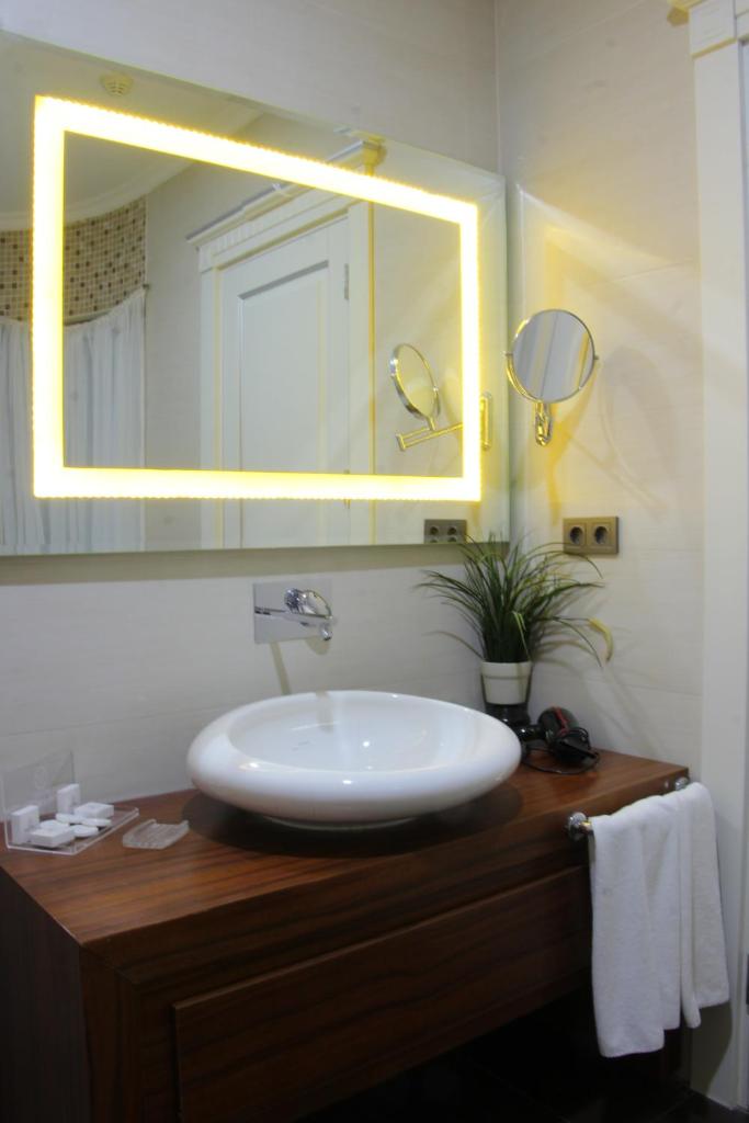 Batumi World Palace Room Type - Suite