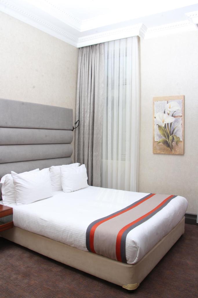 Batumi World Palace Room Type - Standard King Room