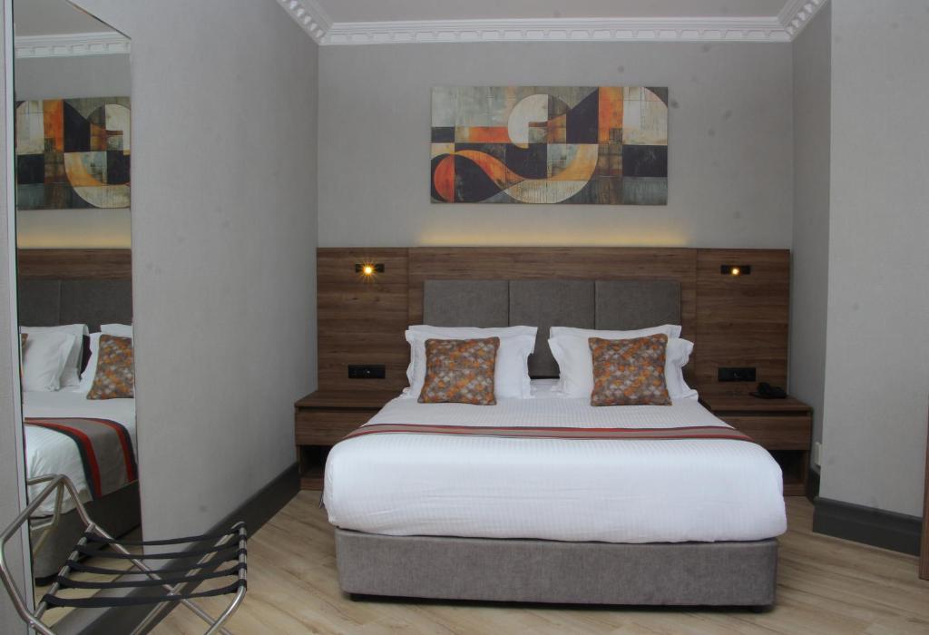 Batumi World Palace Room Type - Junior Suite with Terrace Batumi World Palace Room Type - Junior Suite with Terrace