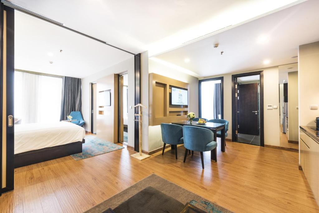 Апартаменты (Представительские апартаменты с 2 спальнями), Novotel Suites Hanoi