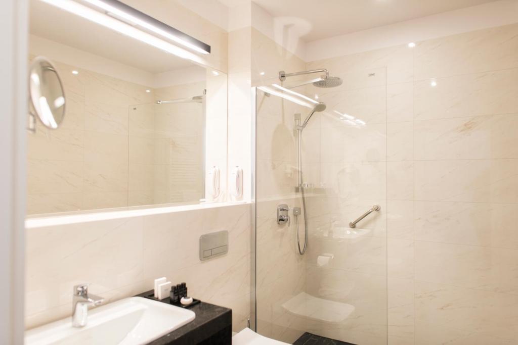 Одноместный (Улучшенный одноместный номер), Hotel Royal & Spa