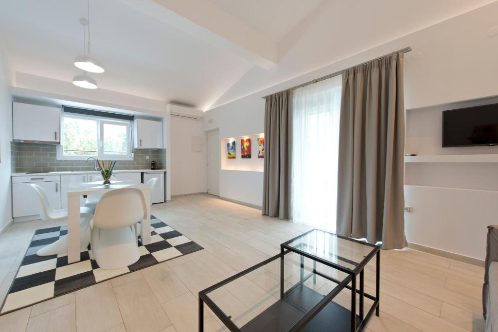 Votsalo Suites photo 2
