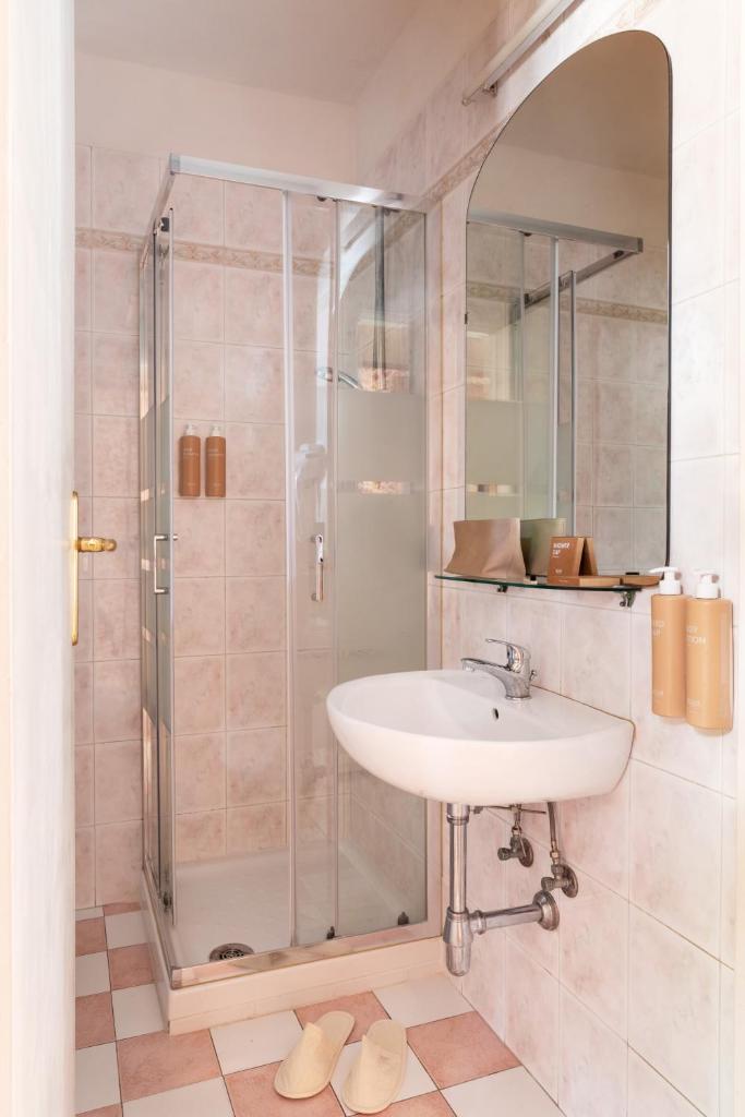Hotel La Pace Room Type - Economy Double or Twin Room