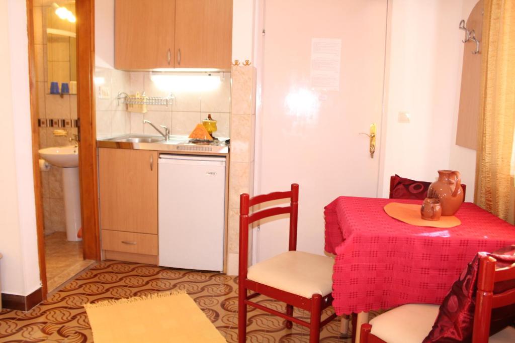 Студио (Номер-студио с видом на море (для 3 взрослых)), Guest House Tomanovic