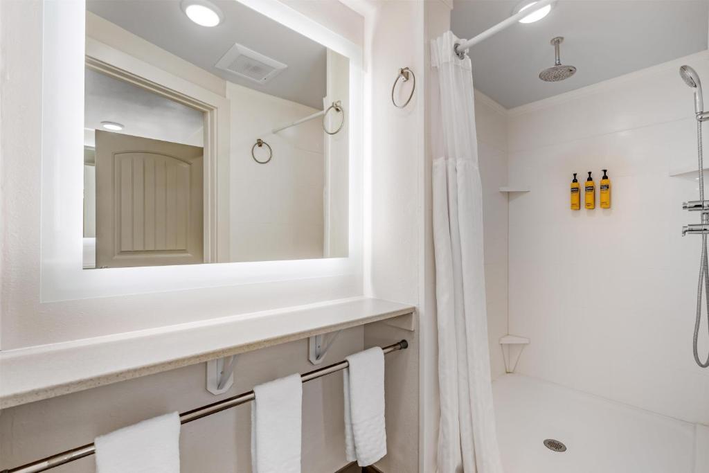 Best Western Plus Clocktower Inn - Tap to explore photos