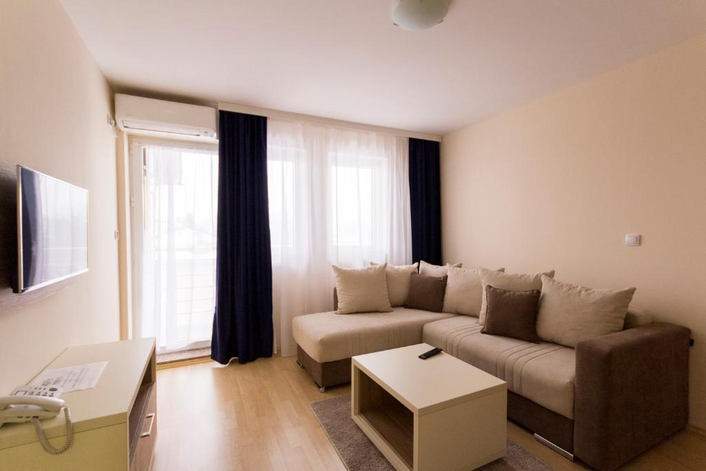 Апартаменты (Апартаменты с балконом), Airport Hotel