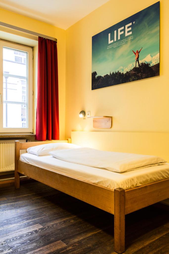 Одноместный (Одноместный номер с собственной внешней ванной комнатой), Euro Youth Hotel Munich