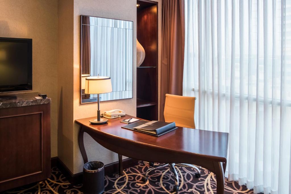Сьюит (Клубный представительский люкс), Eastin Grand Hotel Saigon