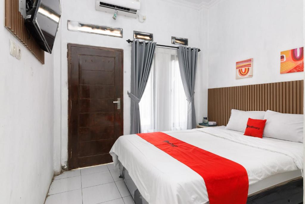 RedDoorz near FKIP UNTIRTA Serang