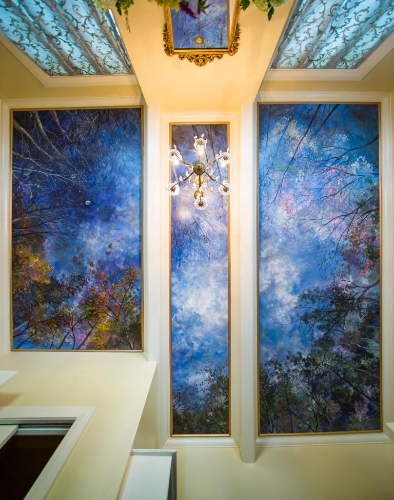 The Hollinger House photo 4
