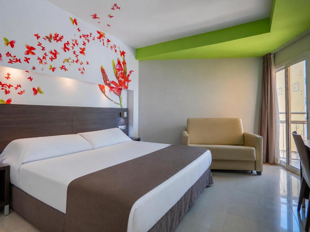 Hotel Porto Calpe - Tap to explore photos