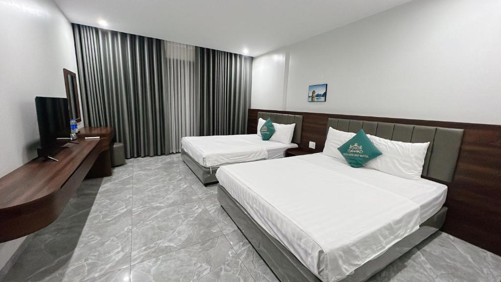 Tuan Chau HQT Hotel - Tap to explore photos