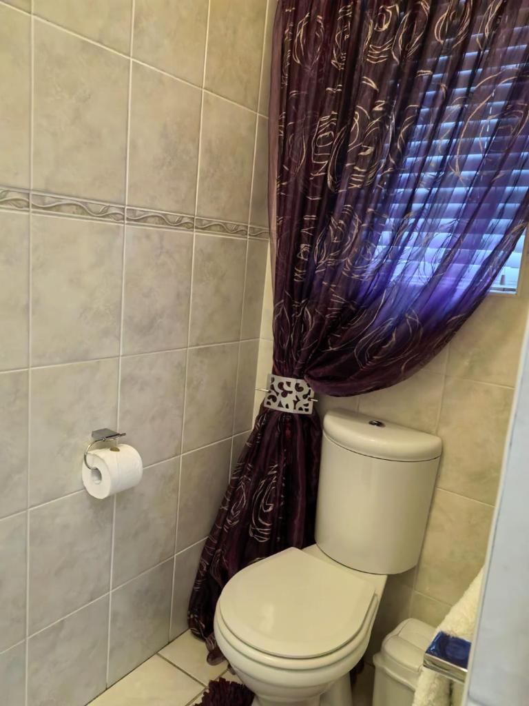 Ronique's Guest House Room Type - Double Room