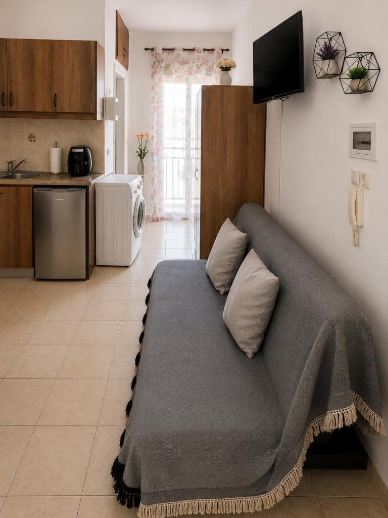 University Apartment - Tap to explore photos