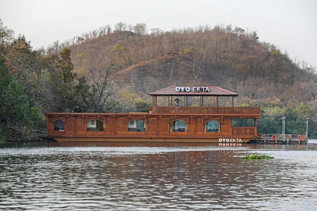 Ekta Houseboat Statue Of Unity Kevadia photo 3