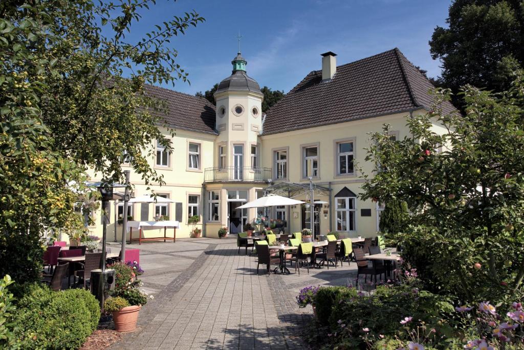 Hotel Haus Duden - Tap to explore photos