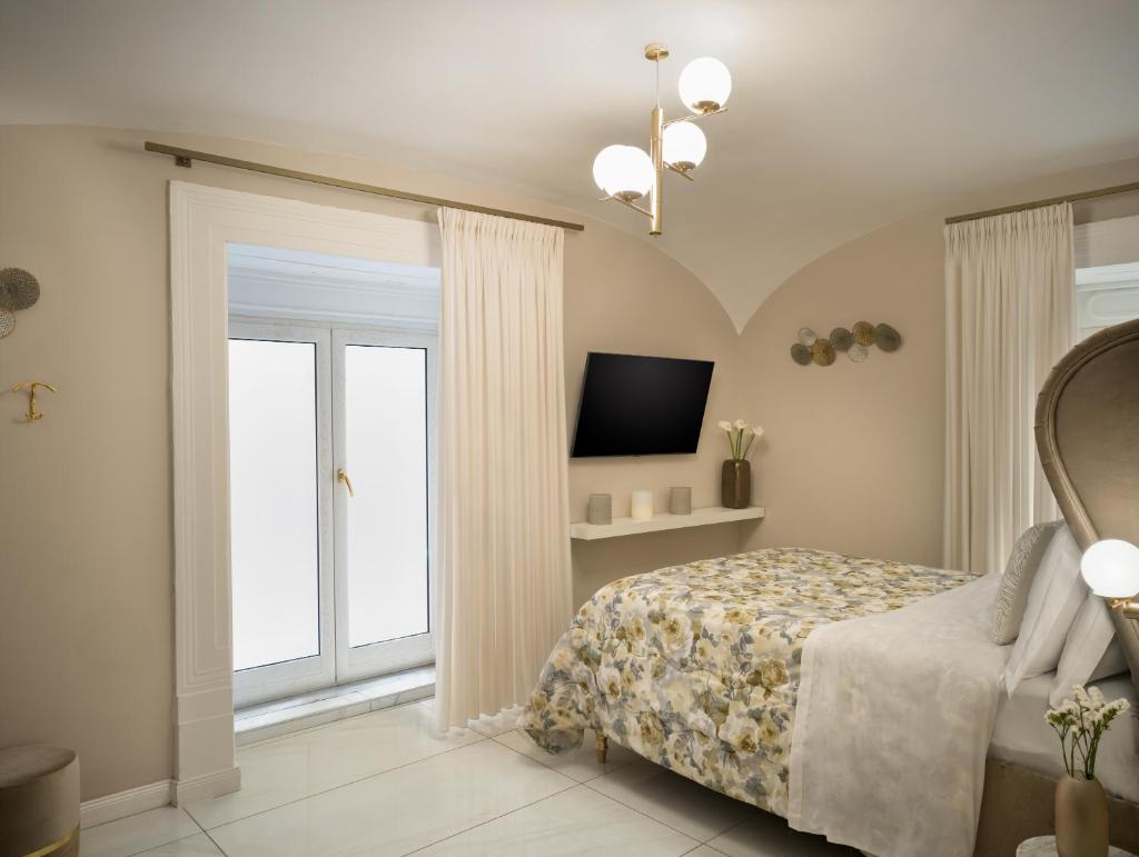 Luxury 4 Suites with Private Bathrooms-Toledo - Tap to explore photos