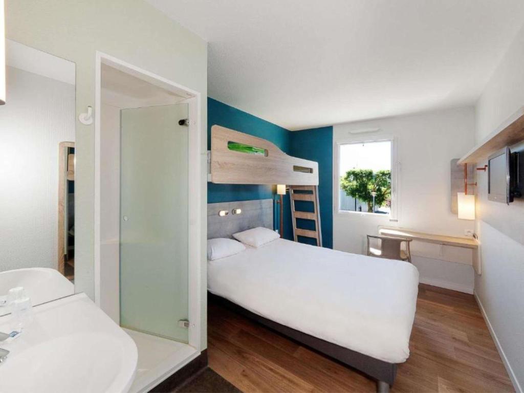 ibis budget Paris Porte d'Orleans - Tap to explore photos
