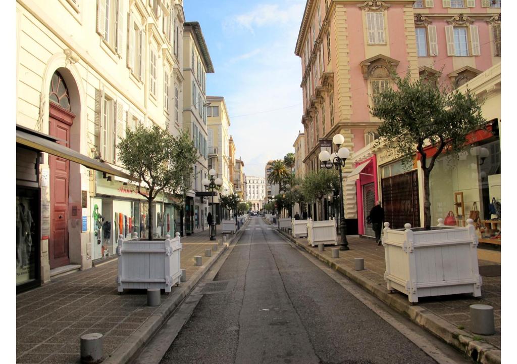 LOCATION VACANCES NICE - Appartements Nice Centre Carré d’Or - Tap to explore photos