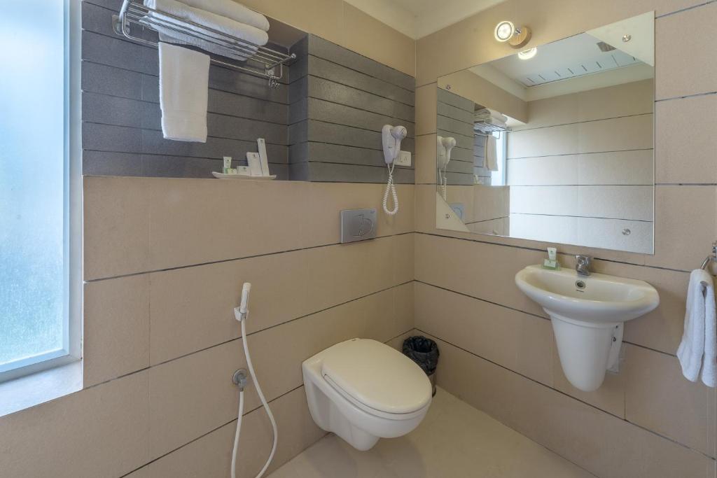 Двухместный ([Sanitized] Deluxe Double Room), Treebo Nestlay Airport