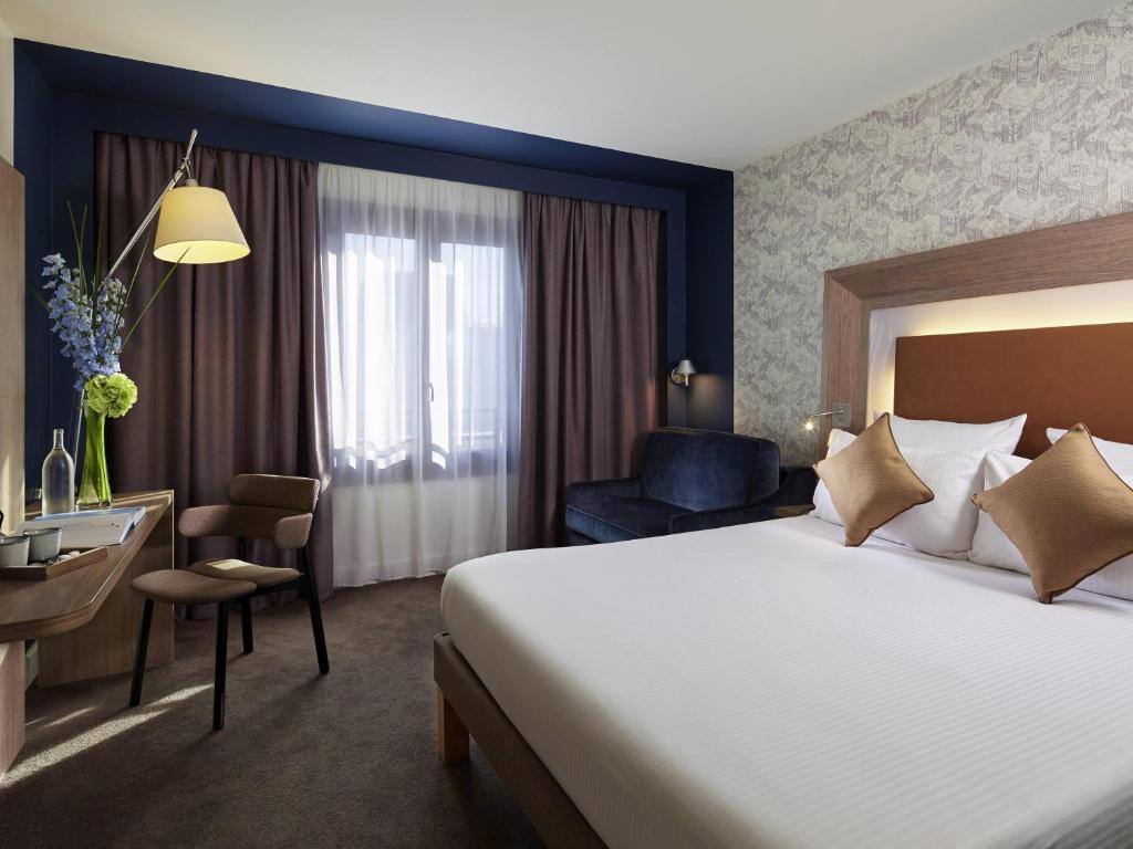 Novotel Paris Les Halles Room Type - Executive Triple Room with Sofa Bed