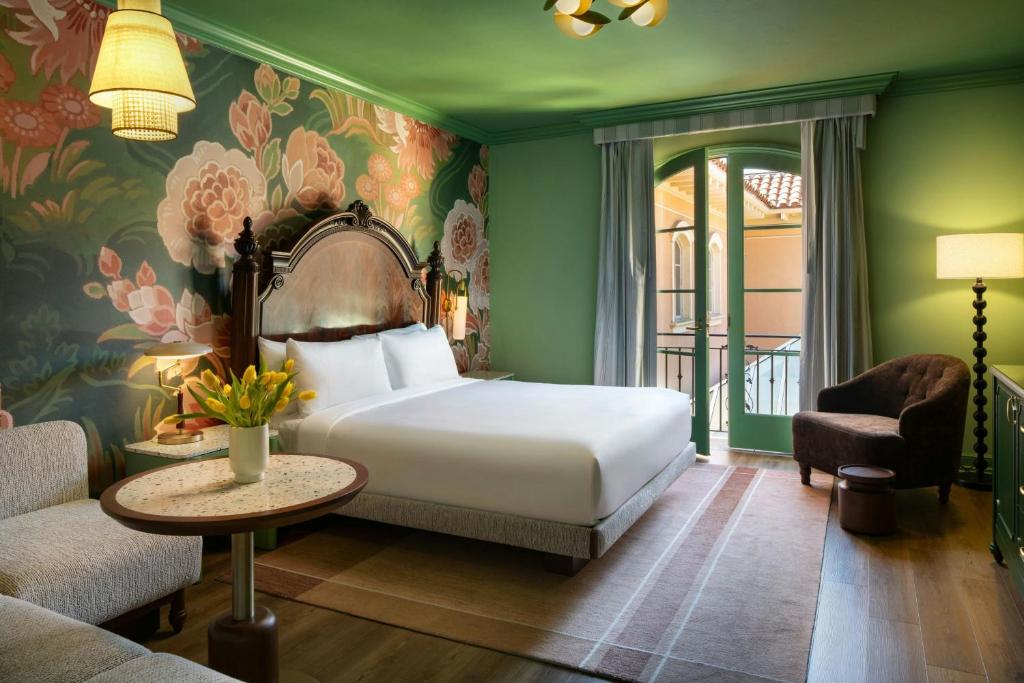 The Carlton Hotel, Atascadero – Paso Robles, a Tribute Portfolio Hotel - Tap to explore photos