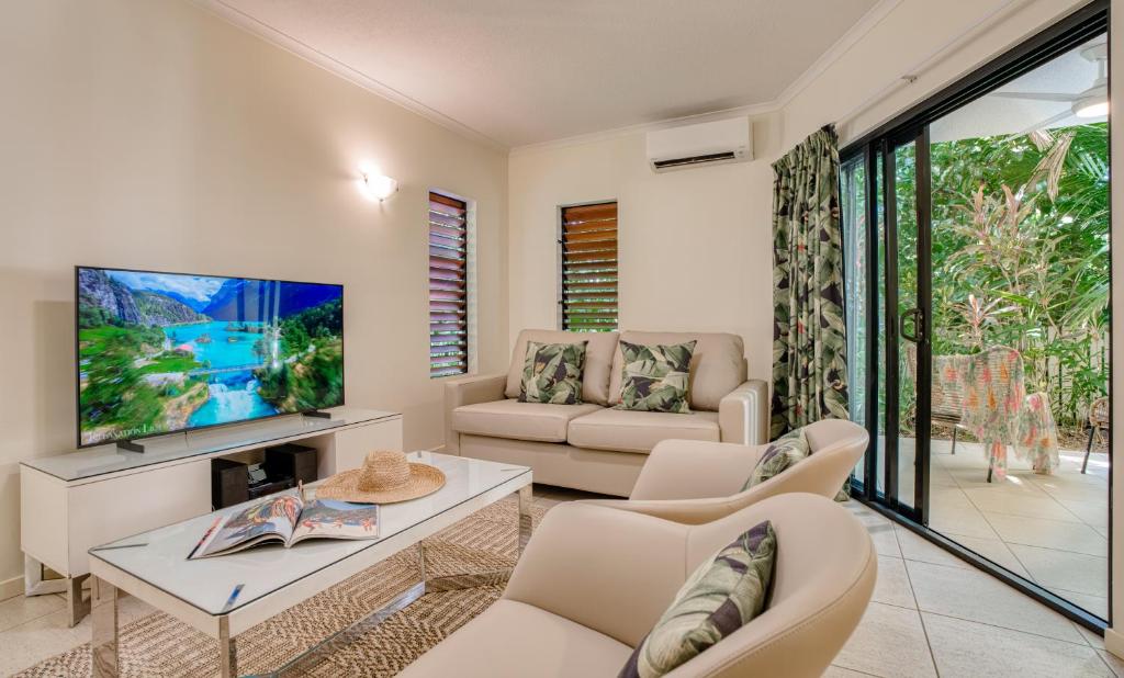 Freestyle Resort Port Douglas - Tap to explore photos