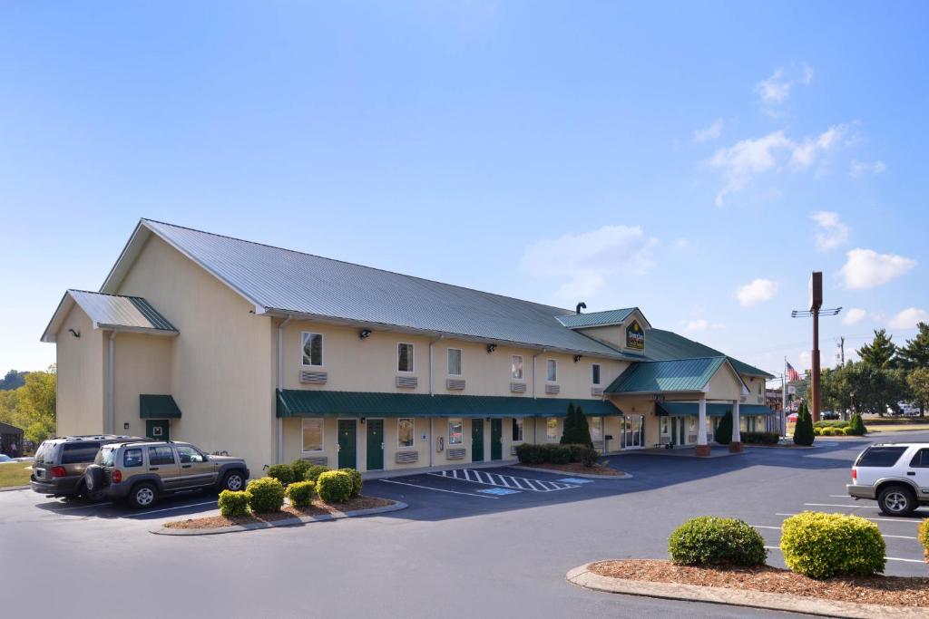 Douglas Inn & Suites photo 3