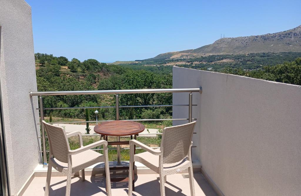 Beautiful 2 bedroom villa with private plunge pool - Tap to explore photos