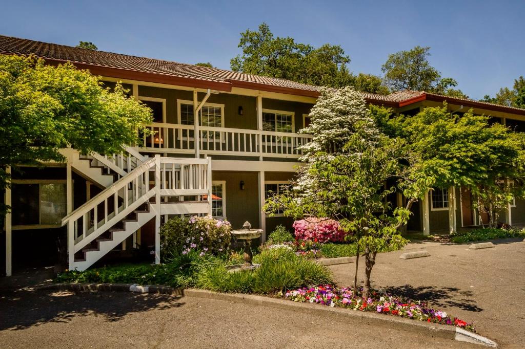 The Jack London Lodge photo 3
