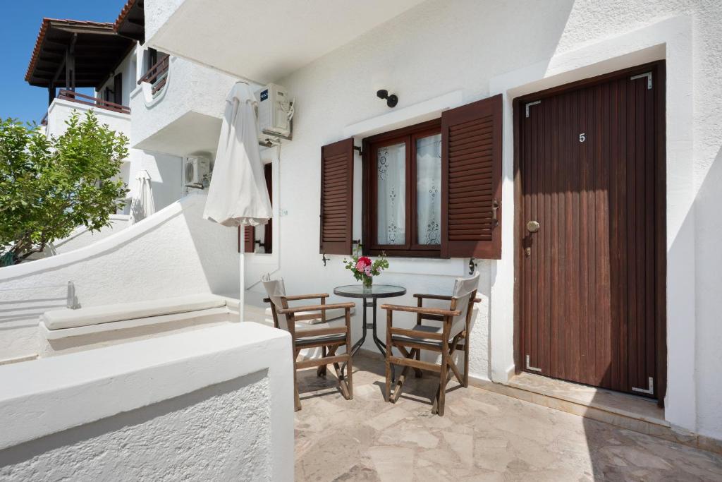 Apartment with garden view - Creta - Tap to explore photos