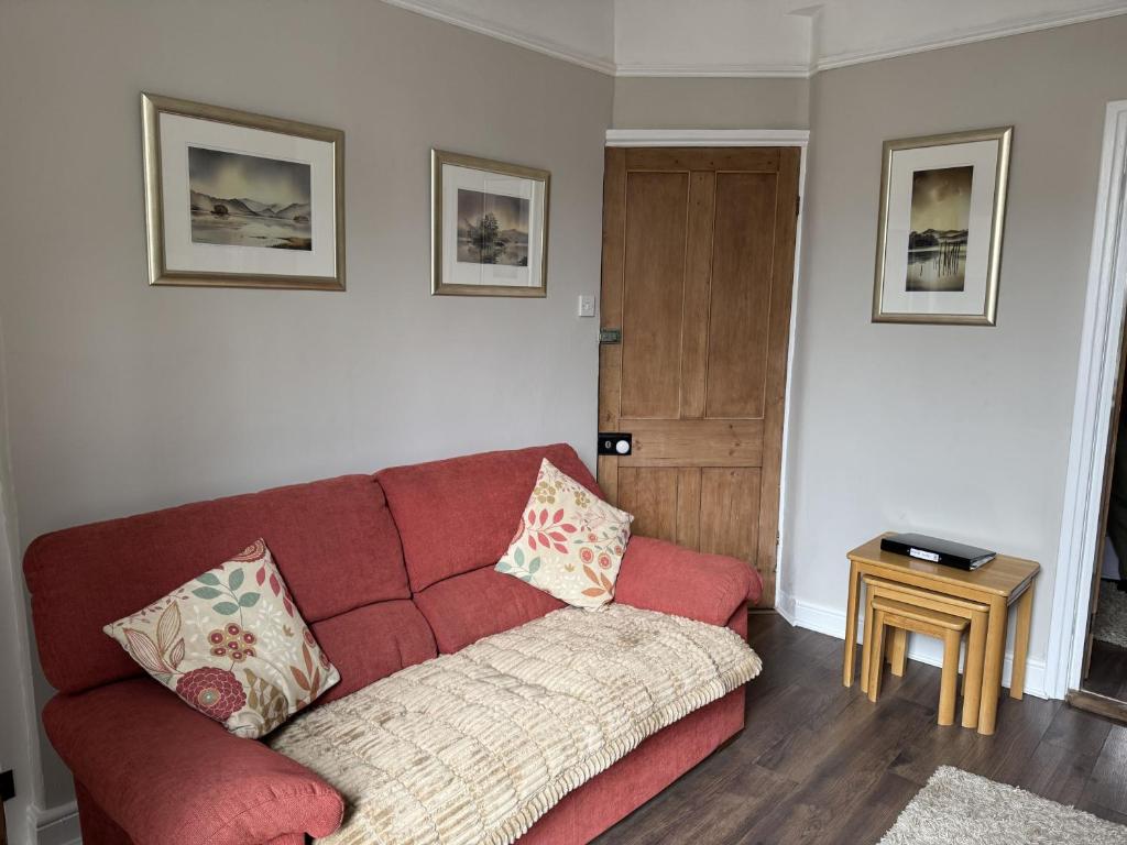 Carlton Cottage all ground floor, centrally located in Keswick - Tap to explore photos