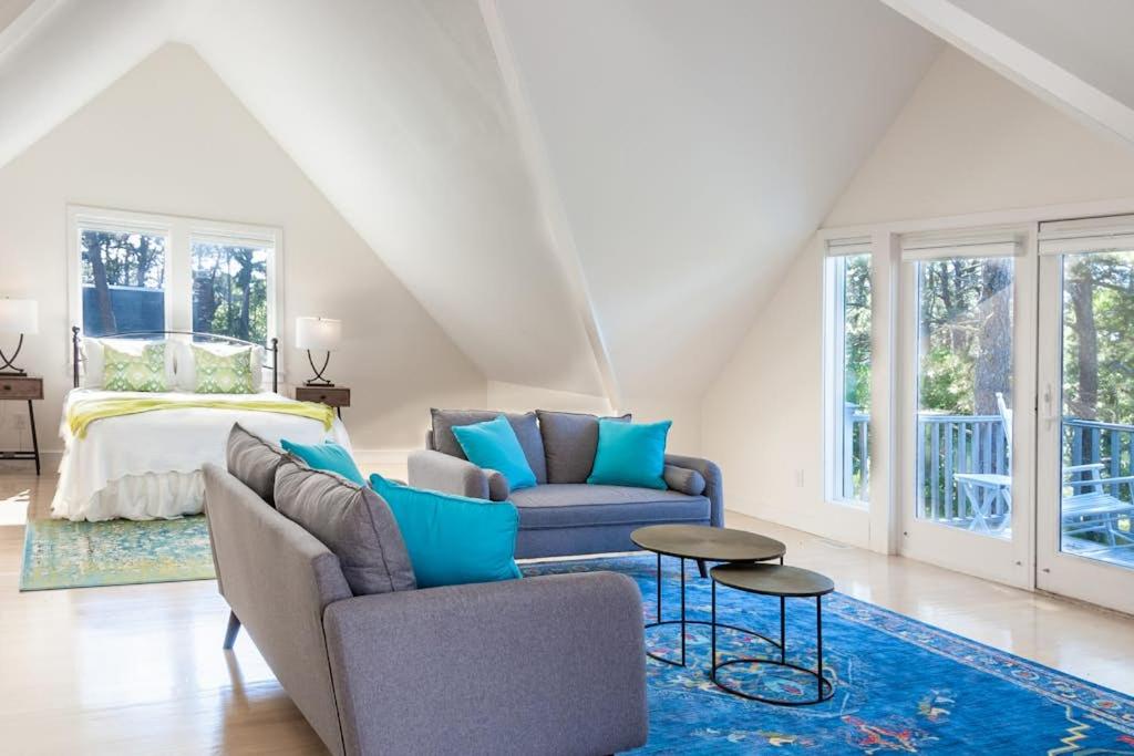 Blackfish Bungalow - Tap to explore photos
