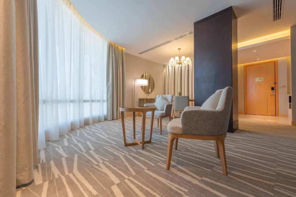 Ramada by Wyndham Al Qassim Room Type - Suite, 1 King Bed (Princely)
