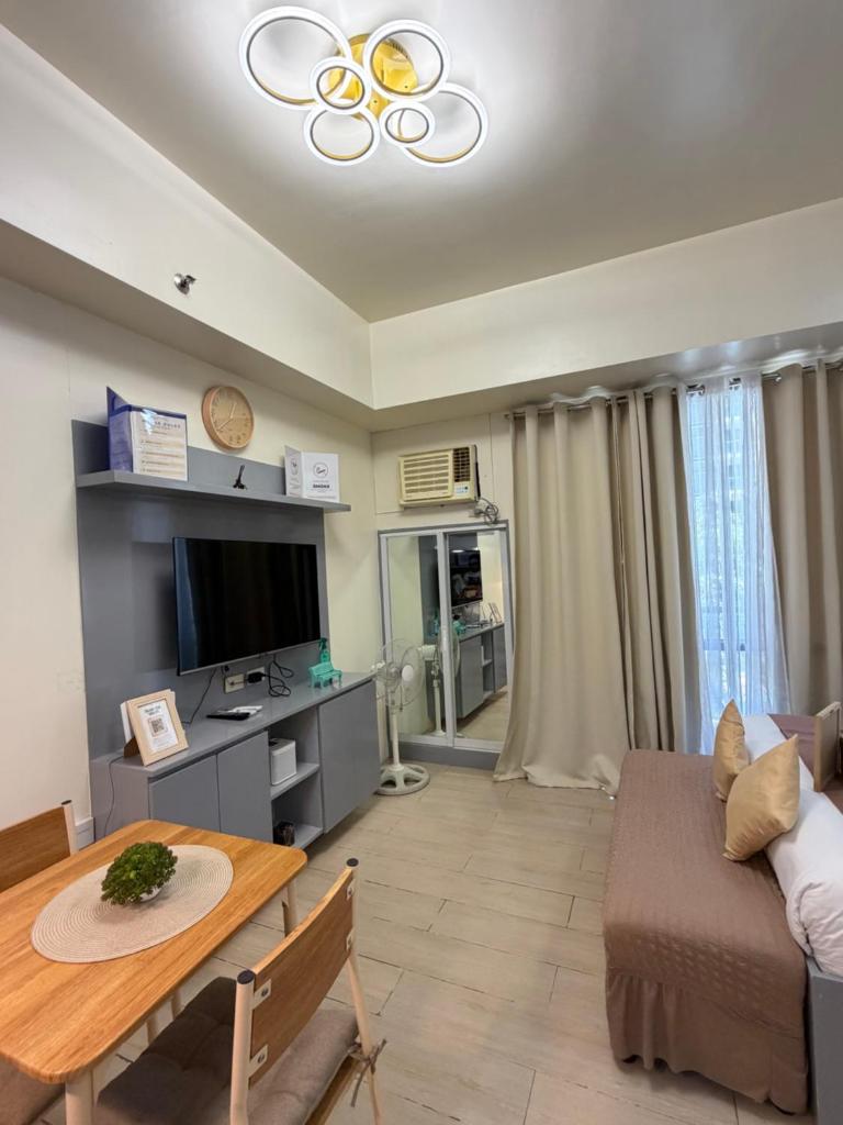 Relaxing Pasay Retreat Pool & WiFi - Harlhy - Tap to explore photos
