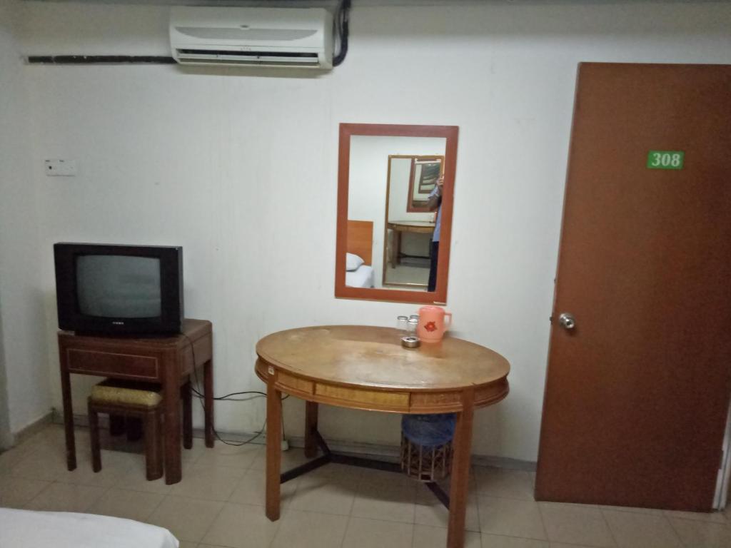 Трехместный (Трехместный номер с собственной ванной комнатой), Hotel Hibiscus City (PUDU)