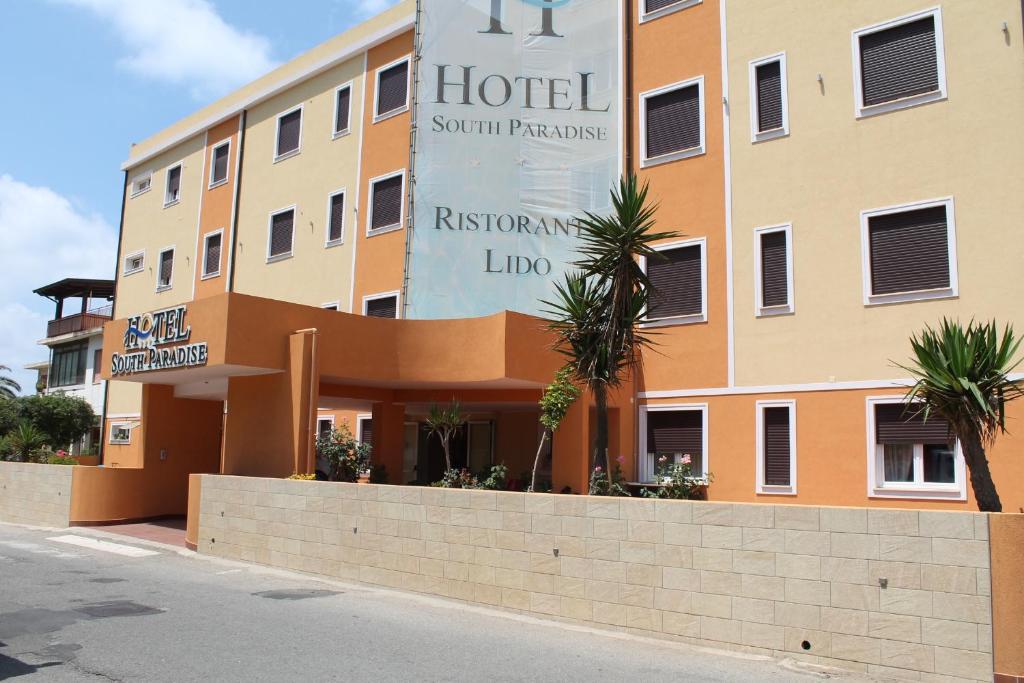 Hotel South Paradise - Tap to explore photos