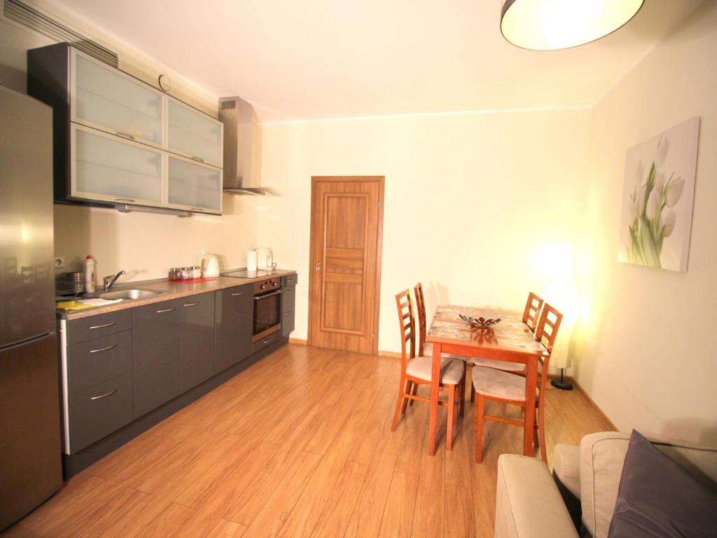 Апартаменты (Улучшенные апартаменты с 1 спальней – ул. Кравецка, 3), Lucky Apartments