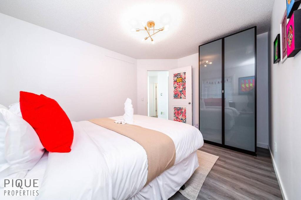 The Obsolete Suite - HotTub - King Bed - AC - Pet Friendly - Tap to explore photos